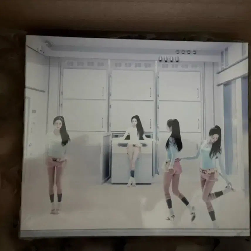 [BUNJANG] ITZY Yuna Ice Cream Special Version Album Bundle Set / 있지 유나 아이스크림 스페셜 버젼 (예판특전 폴라, 포스터 동봉) 앨범