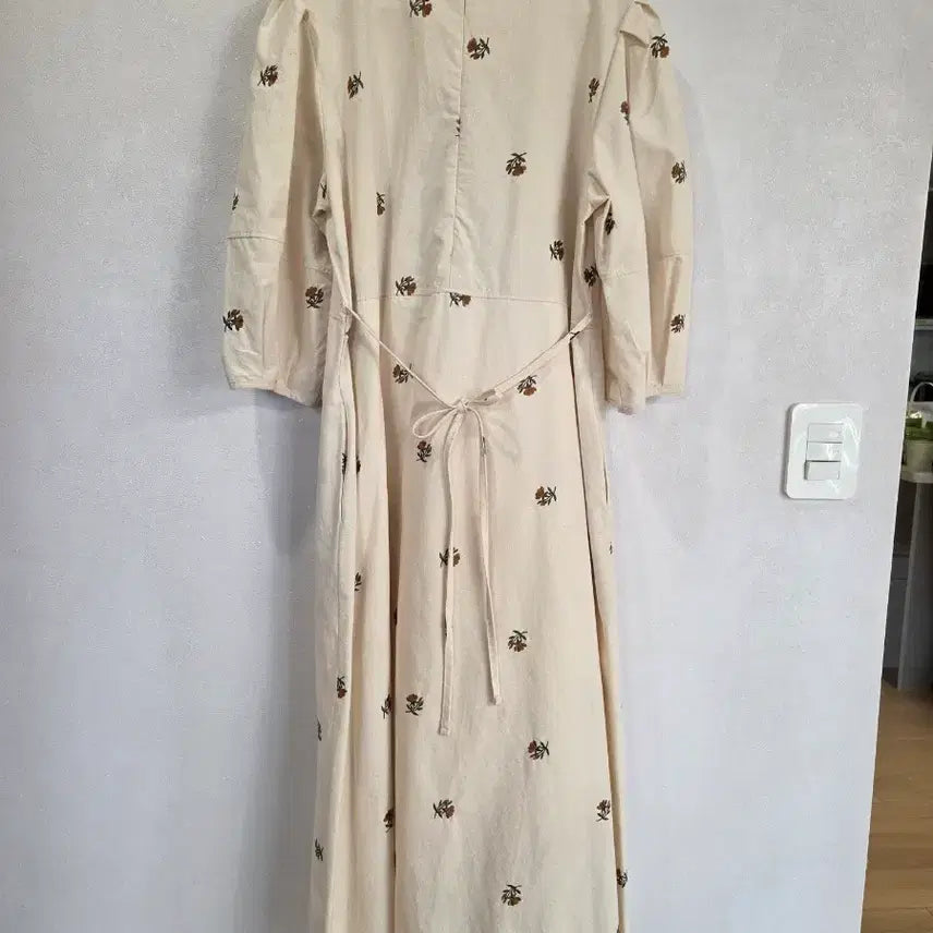 [BUNJANG] Floral Embroidered Long Dress Ivory / 꽃자수 원피스