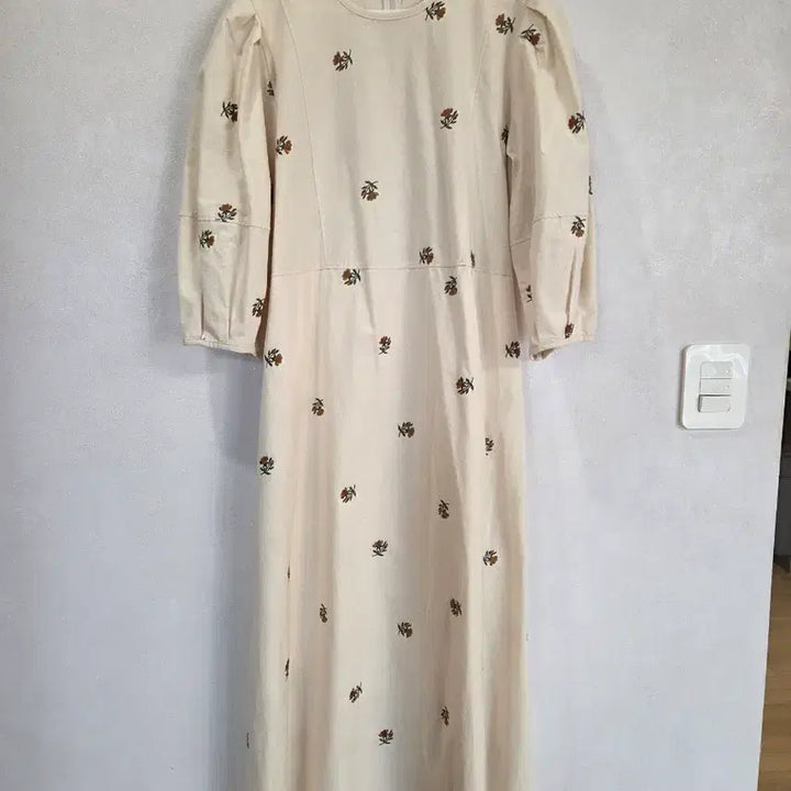 [BUNJANG] Floral Embroidered Long Dress Ivory / 꽃자수 원피스