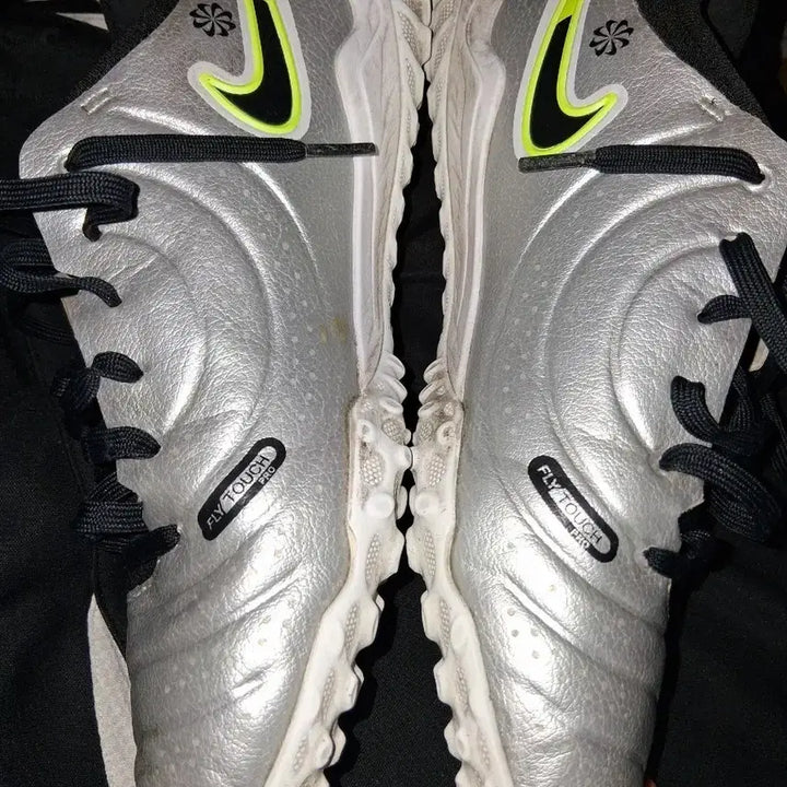 [BUNJANG] Nike TF Football Boots (Size 270-275) / 나이키축구화 풋살화270-275 tf