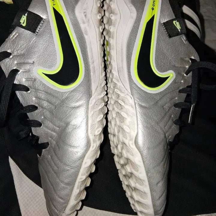 [BUNJANG] Nike TF Football Boots (Size 270-275) / 나이키축구화 풋살화270-275 tf