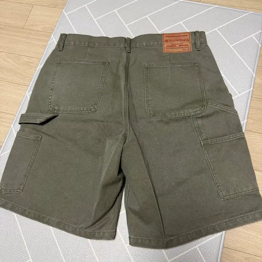 [BUNJANG] Outstanding Olive Shorts L / 아웃스탠딩 반바지 올리브 L사이즈