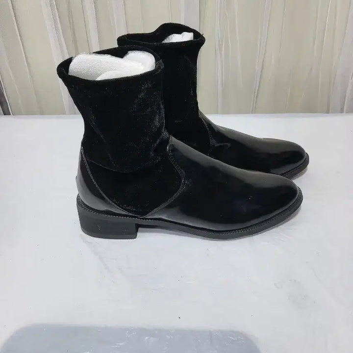 [BUNJANG] Black Velvet Chelsea Boots (Size 235) / [새상품]블랙 벨벳 첼시 부츠235