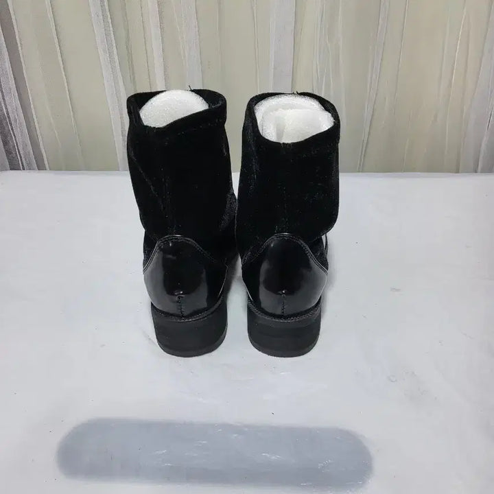 [BUNJANG] Black Velvet Chelsea Boots (Size 235) / [새상품]블랙 벨벳 첼시 부츠235