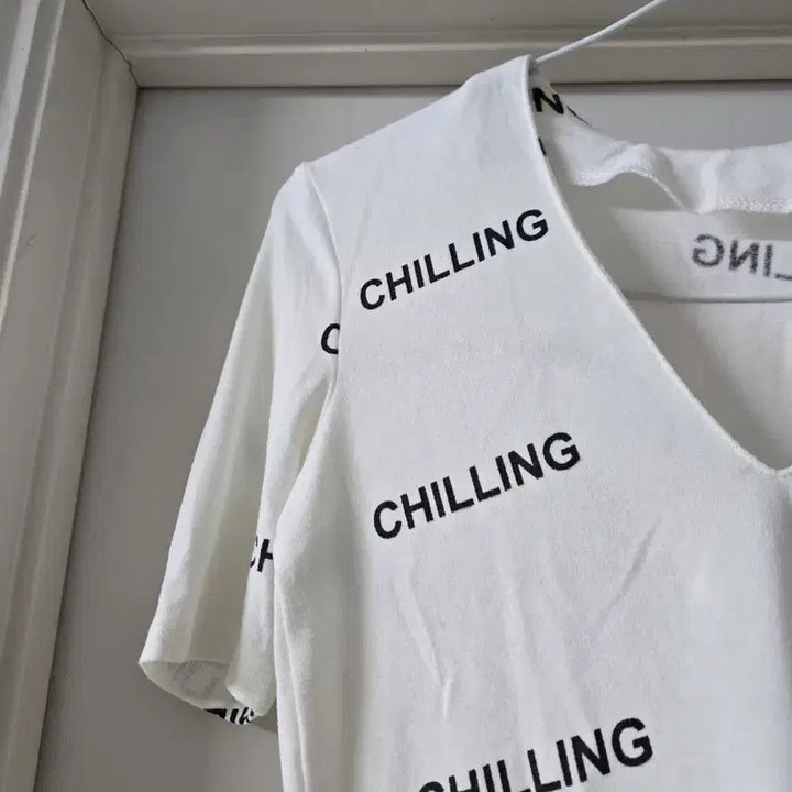 [BUNJANG] V-Neck Short Sleeve T-Shirt / 반팔 티셔츠