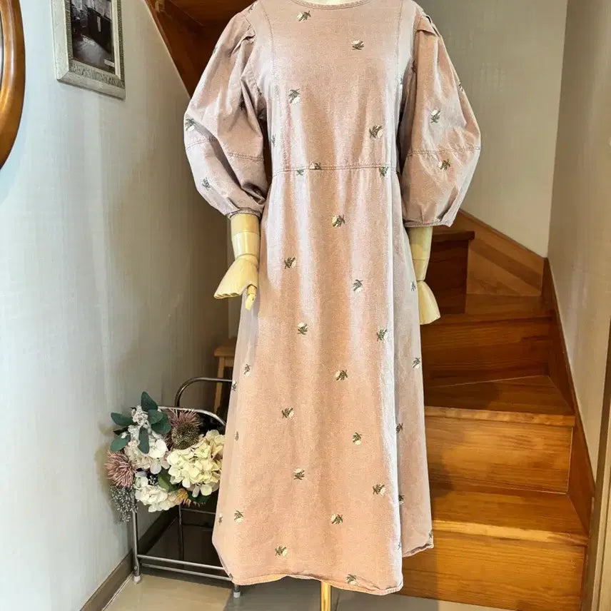 [BUNJANG] Pink Floral Embroidered Puff Sleeve Long Dress / 플라워 자수 핑크 퍼프 롱 원피스 워싱