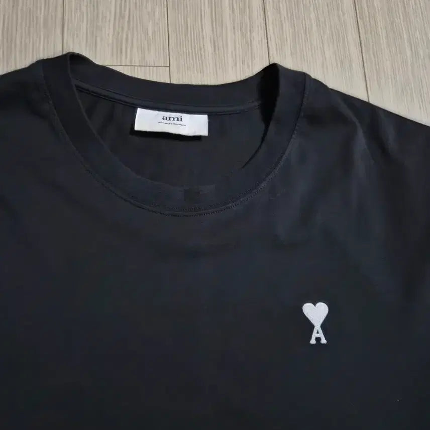 [BUNJANG] Ami Heart Logo Short Sleeve T-Shirt Black / 아미 하트 로고 블랙 반팔 티셔츠