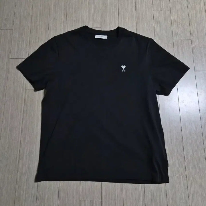 [BUNJANG] Ami Heart Logo Short Sleeve T-Shirt Black / 아미 하트 로고 블랙 반팔 티셔츠