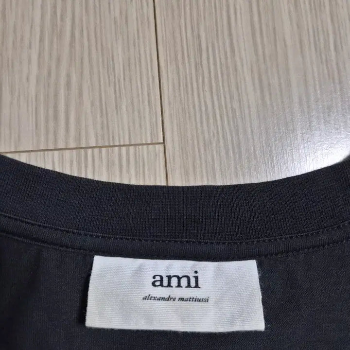 [BUNJANG] Ami Heart Logo Short Sleeve T-Shirt Black / 아미 하트 로고 블랙 반팔 티셔츠