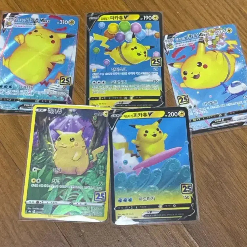 [BUNJANG] Pokemon Card 25th Anniversary Pikachu Gold Box Bundle Set / 포켓몬 카드 25주년 피카츄 세트 일괄 골드 박스
