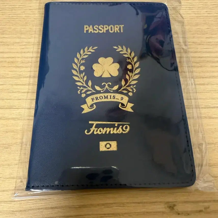 [BUNJANG] fromis_9 Passport Case Blue / 프로미스나인 여권 케이스 블루 새상품