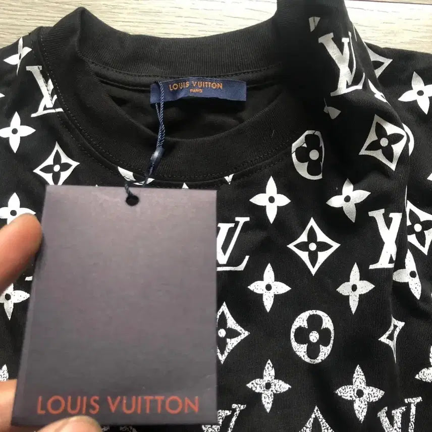 [BUNJANG] Louis Vuitton Monogram Gradient Black Short Sleeve T-Shirt / 루이비통 모노그램 그라디언트 블랙 반팔 티셔츠 남성 여름 올해구매