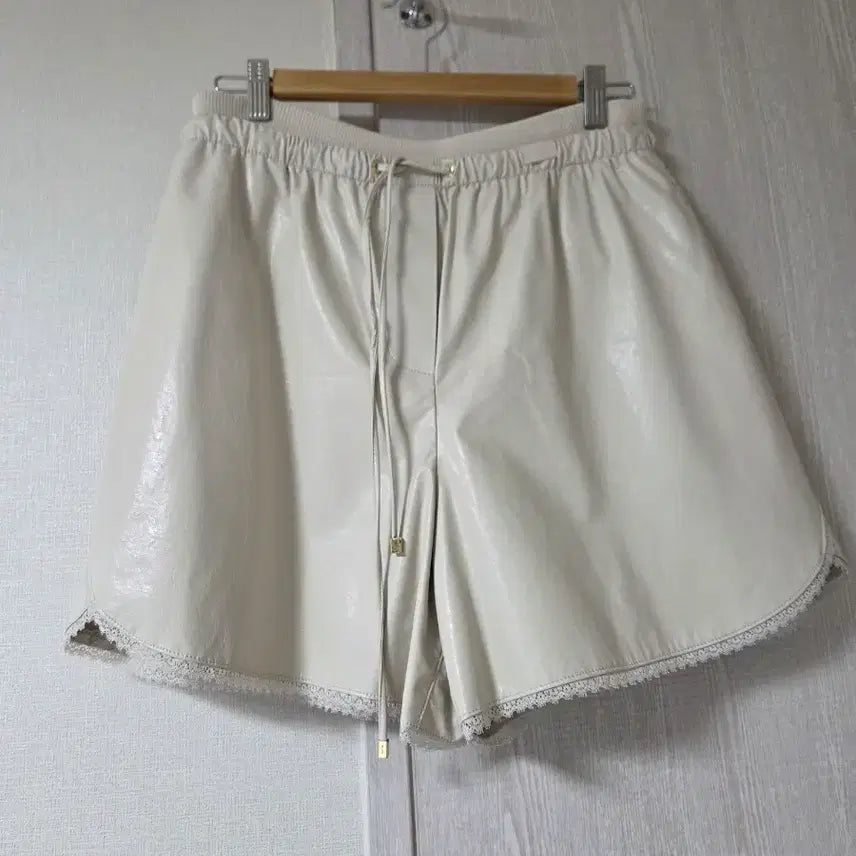 [BUNJANG] System 24SS Lace Leather Shorts / 한섬 24ss 시스템 레이스 레더 쇼츠 55