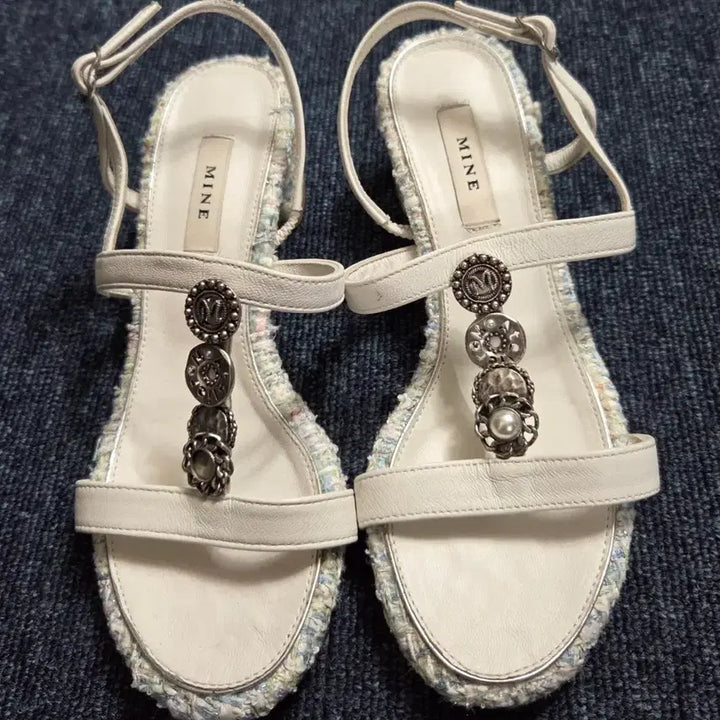 [BUNJANG] MINE Ivory Tweed Trim Embellished Sandals / MINE 아이보리 샌들 장식 230
