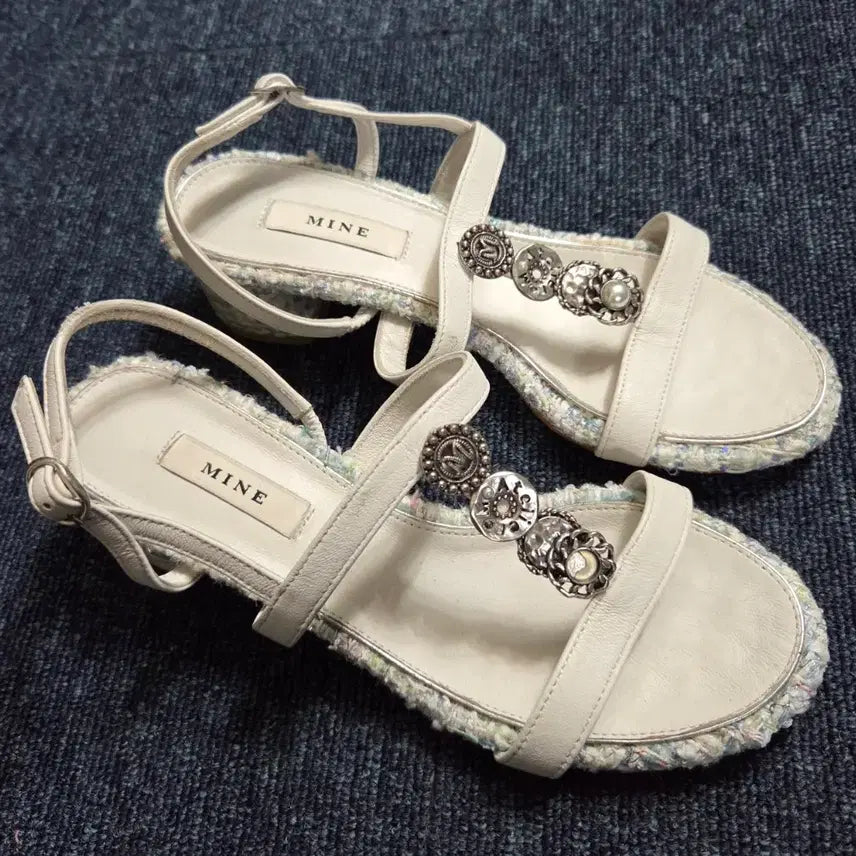 [BUNJANG] MINE Ivory Tweed Trim Embellished Sandals / MINE 아이보리 샌들 장식 230