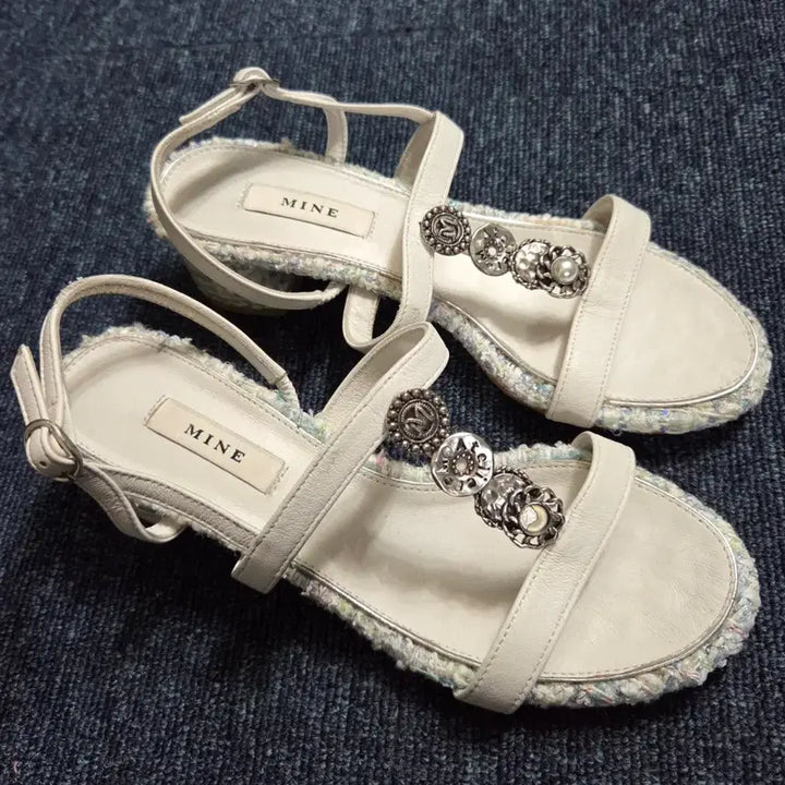 [BUNJANG] MINE Ivory Tweed Trim Embellished Sandals / MINE 아이보리 샌들 장식 230