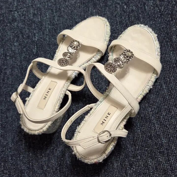 [BUNJANG] MINE Ivory Tweed Trim Embellished Sandals / MINE 아이보리 샌들 장식 230