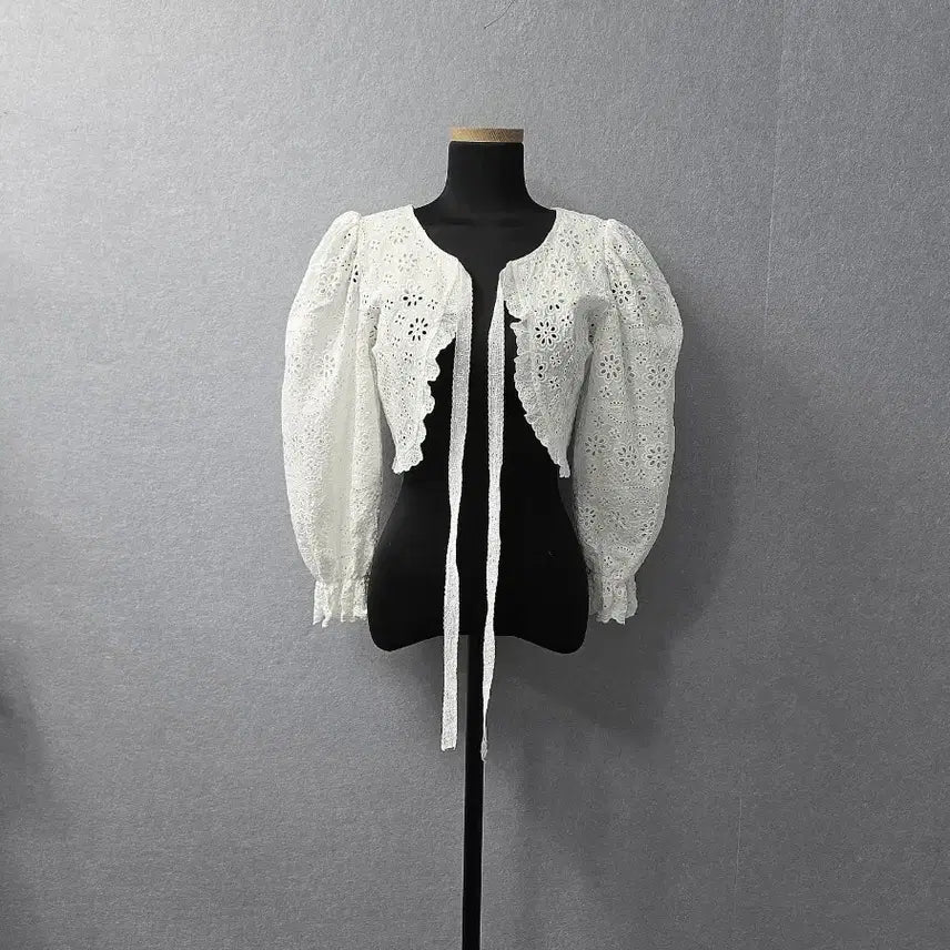 [BUNJANG] JPique Eyelet Punch Crop Blouse/Cardigan / 제이피크 아일렛 펀칭 크롭 블라우스 / 가디건