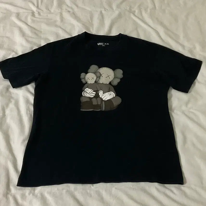 [BUNJANG] Uniqlo x KAWS Short Sleeve T-Shirt / 유니클로 카우스 반팔