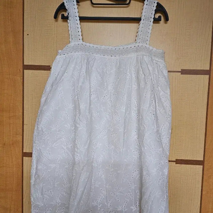 [BUNJANG] White Punching Lace Mini Dress / 화이트 펀칭 끈원피스