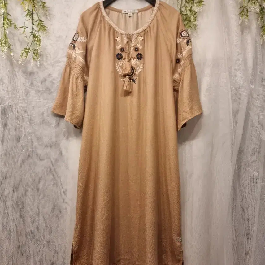 [BUNJANG] Thursday Island Embroidered Dress Beige Size S / 5회미만 착용 S 자수원피스 써스데이아일랜드