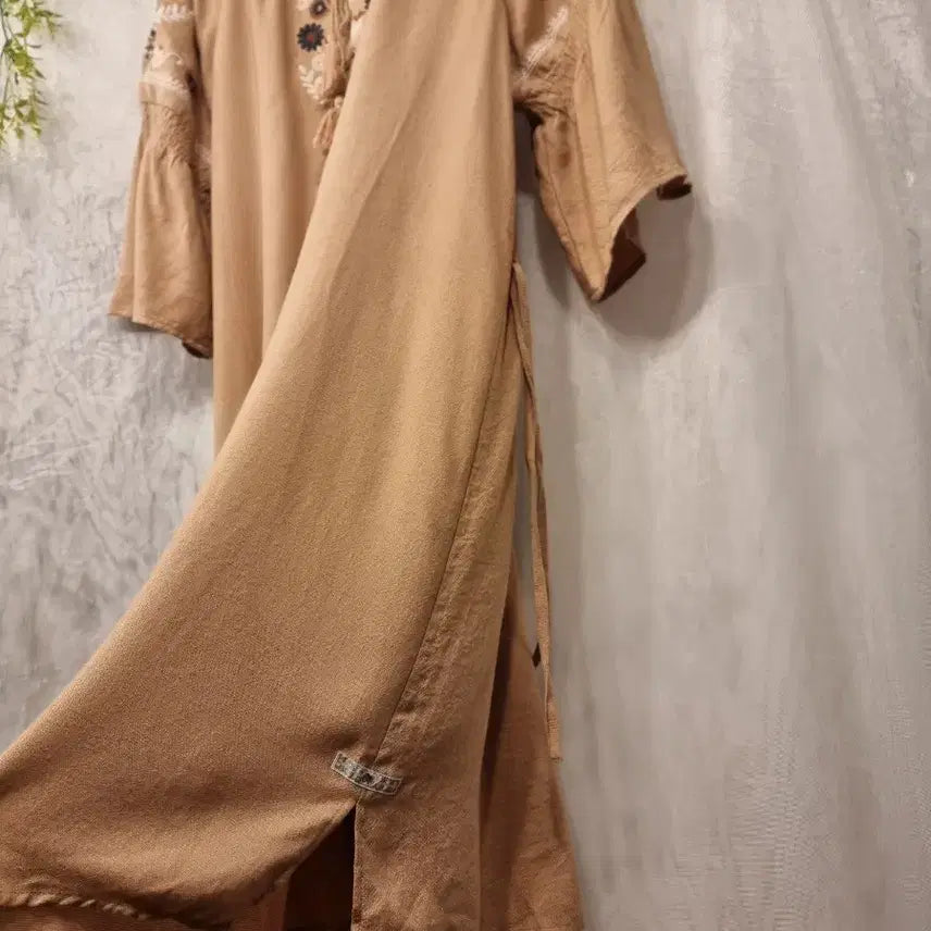 [BUNJANG] Thursday Island Embroidered Dress Beige Size S / 5회미만 착용 S 자수원피스 써스데이아일랜드
