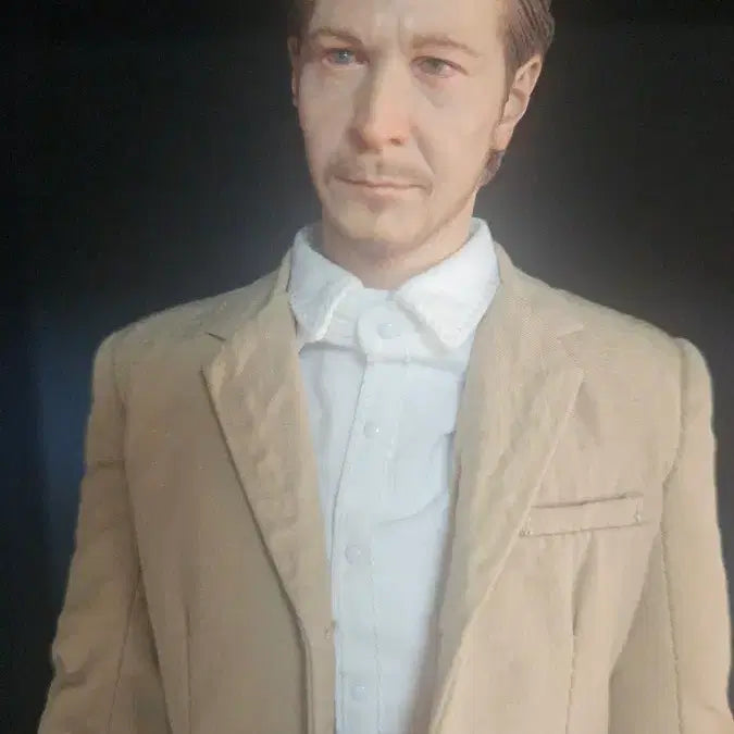 [BUNJANG] Gary Oldman Leon Stansfield Action Figure / 게리 올드만 피규어 베이지색 정장  레옹 스탠필드