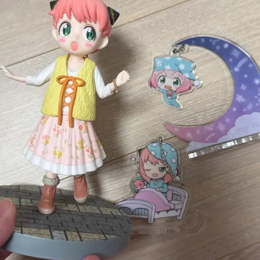 [BUNJANG] Spy x Family Anya Figure &amp; Acrylic Stand Bundle Set / 스파이패밀리 아냐 피규어 및 아크릴 스탠드 일괄
