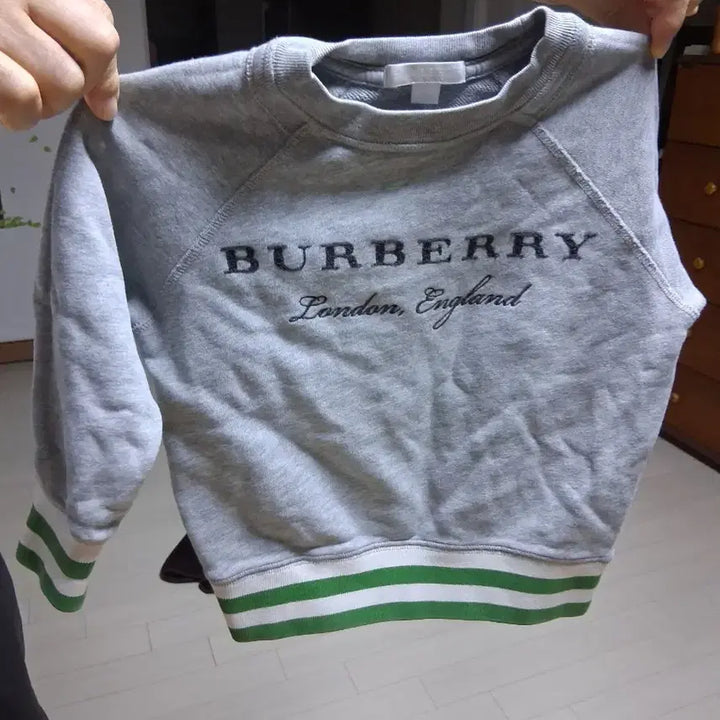 [BUNJANG] Burberry Gray Logo Sweatshirt T-Shirt - Size 3 / 버버리 그레이 맨투맨 티셔츠  3세