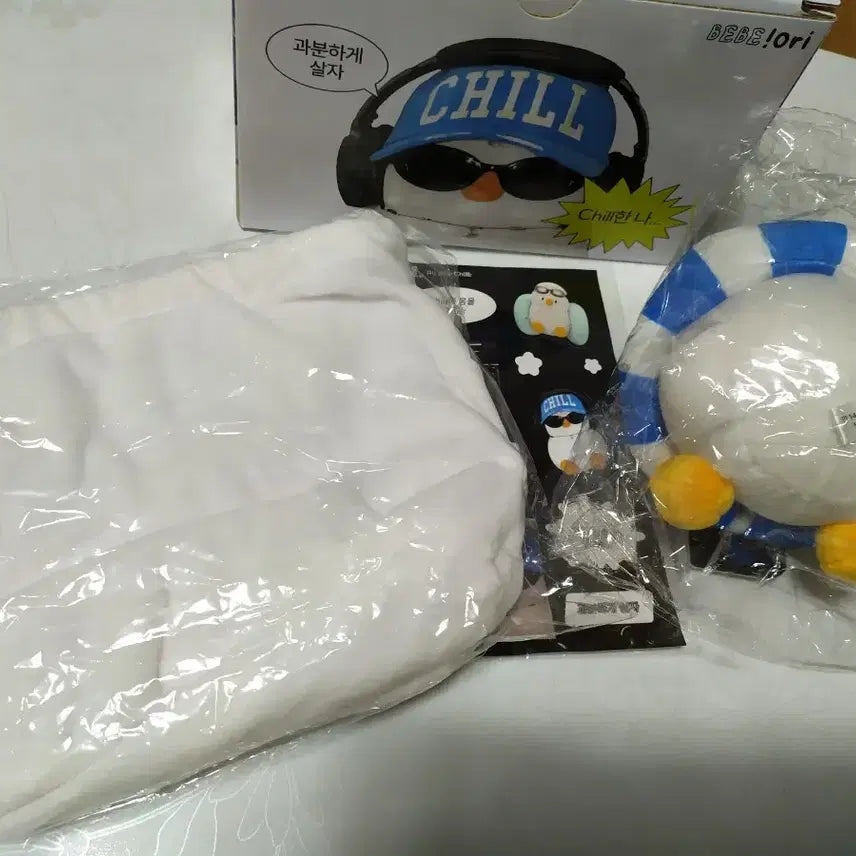 [BUNJANG] Bebe the Duck Limited Edition Collaboration Set (Keyring Doll + Pouch + Stickers) / [새상품] 베베더오리 키링인형+파우치+스티커 풀박스