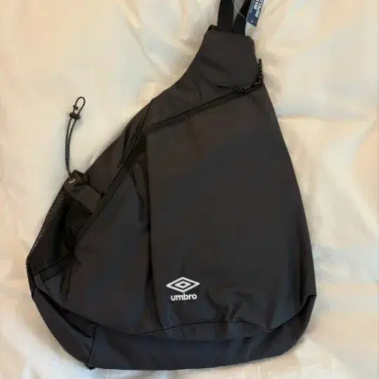 [BUNJANG] Umbro Sling Bag Dark Grey / 엄브로 슬링백 크로스
