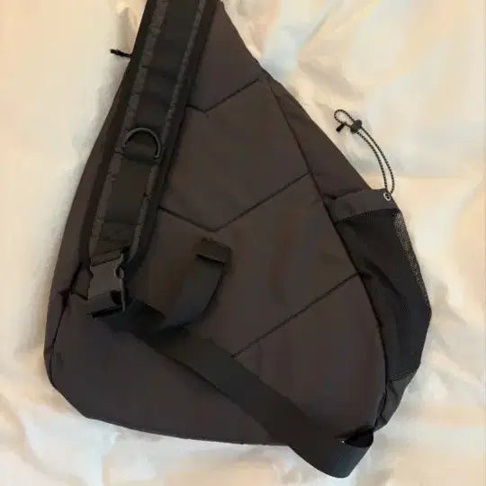 [BUNJANG] Umbro Sling Bag Dark Grey / 엄브로 슬링백 크로스