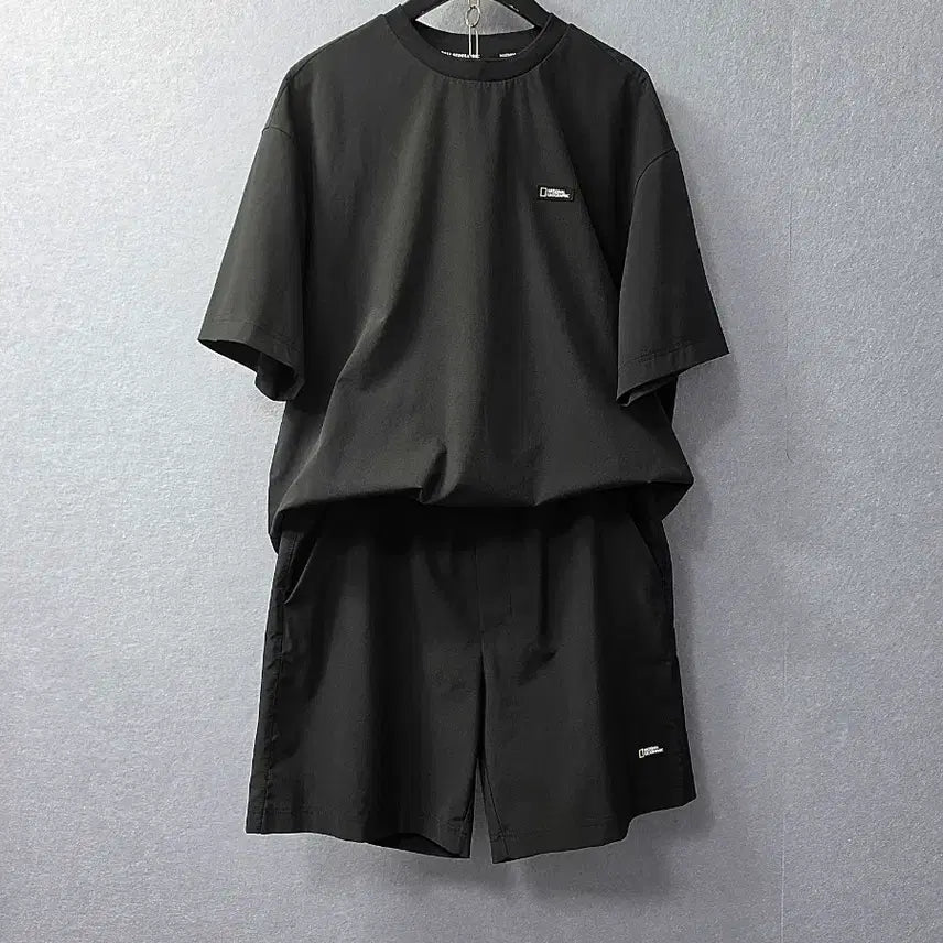 [BUNJANG] National Geographic Short Sleeve T-Shirt and Shorts Set - Black / 내셔널지오그래픽 반팔 티셔츠 반바지 세트 블랙