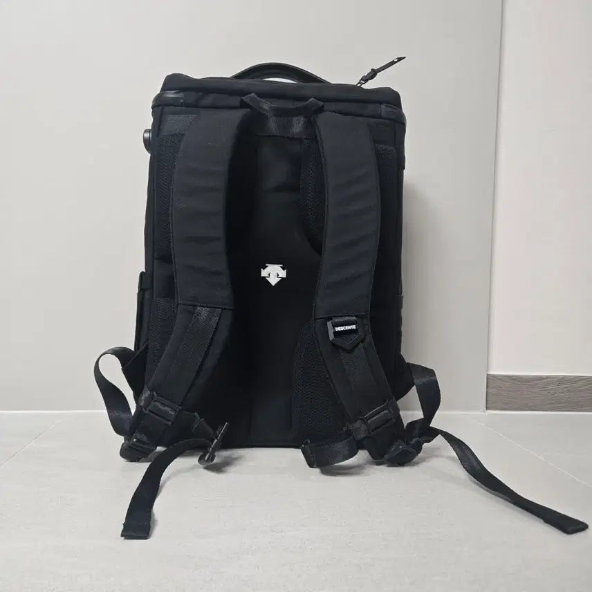 [BUNJANG] Descente Black Backpack / 데상트 블랙 백팩 가방