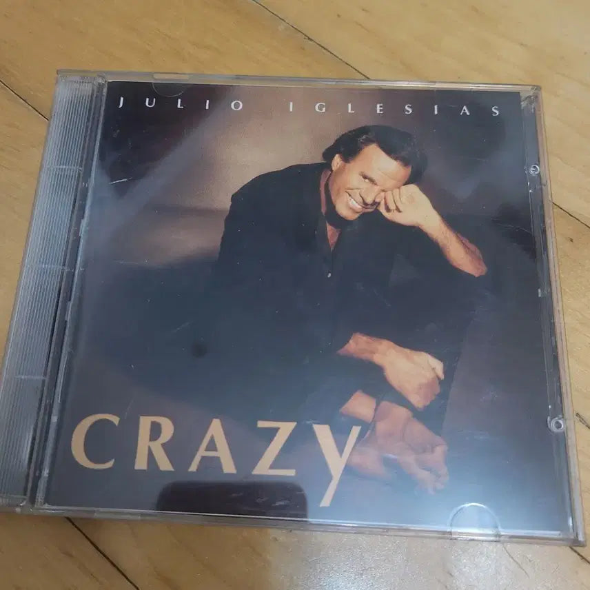 [BUNJANG] Julio Iglesias Crazy CD Album / 훌리오 이글레시아스 Crazy CD 음반