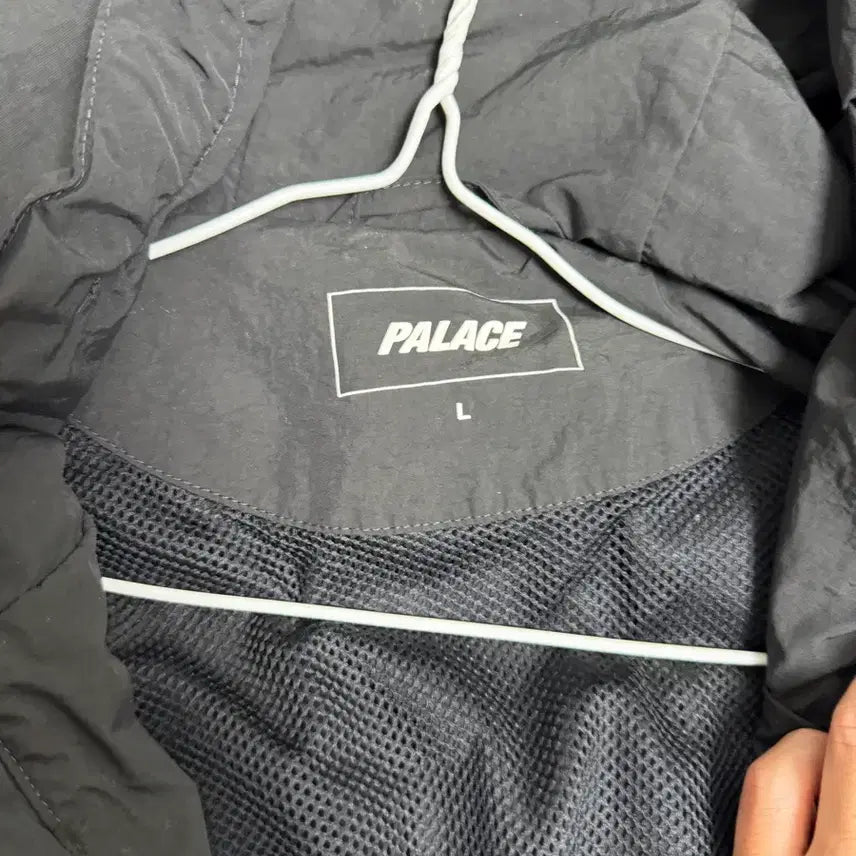 [BUNJANG] Palace Windbreaker Jacket Black L / [L] 팔라스 바람막이