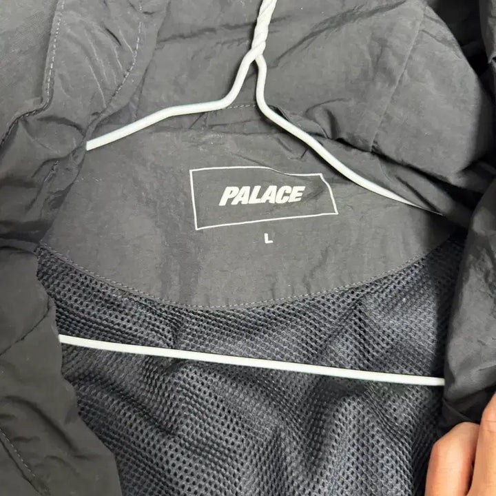 [BUNJANG] Palace Windbreaker Jacket Black L / [L] 팔라스 바람막이