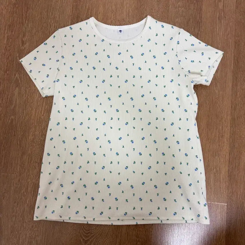 [BUNJANG] Uniqlo Flower Pattern Short Sleeve T-Shirt (160) / 유니클로 플라워 패턴 반팔티 160