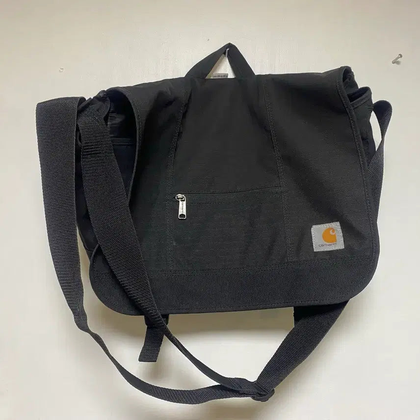 [BUNJANG] Carhartt Black Messenger Bag Crossbody / [CARHARTT] 칼하트 블랙 메신저백 크로스백
