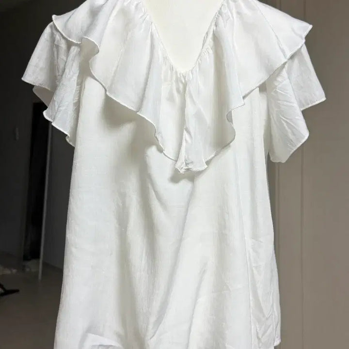 [BUNJANG] Nice Clauf White Frill Blouse with String Detail / 나이스클라우프 화이트 프릴 블라우스 끈 장식