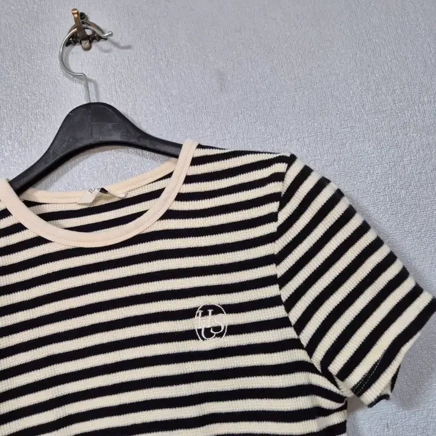 [BUNJANG] TOPTEN Crop Stripe Short-Sleeve T-Shirt / 탑텐 크롭 스트라이프 반팔티 55