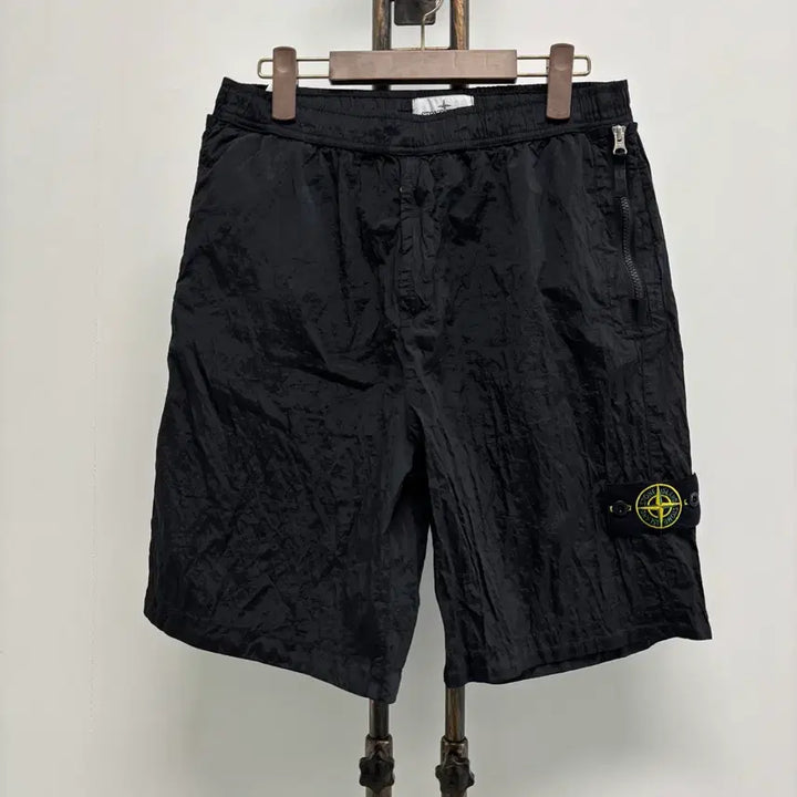 [BUNJANG] Stone Island Patch Nylon Shorts Black / [32]스톤아일랜드 와펜패치 나일론 반바지