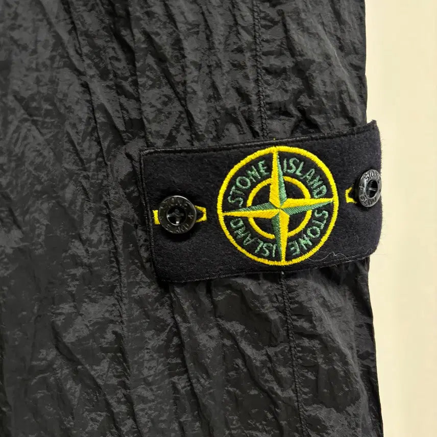 [BUNJANG] Stone Island Patch Nylon Shorts Black / [32]스톤아일랜드 와펜패치 나일론 반바지