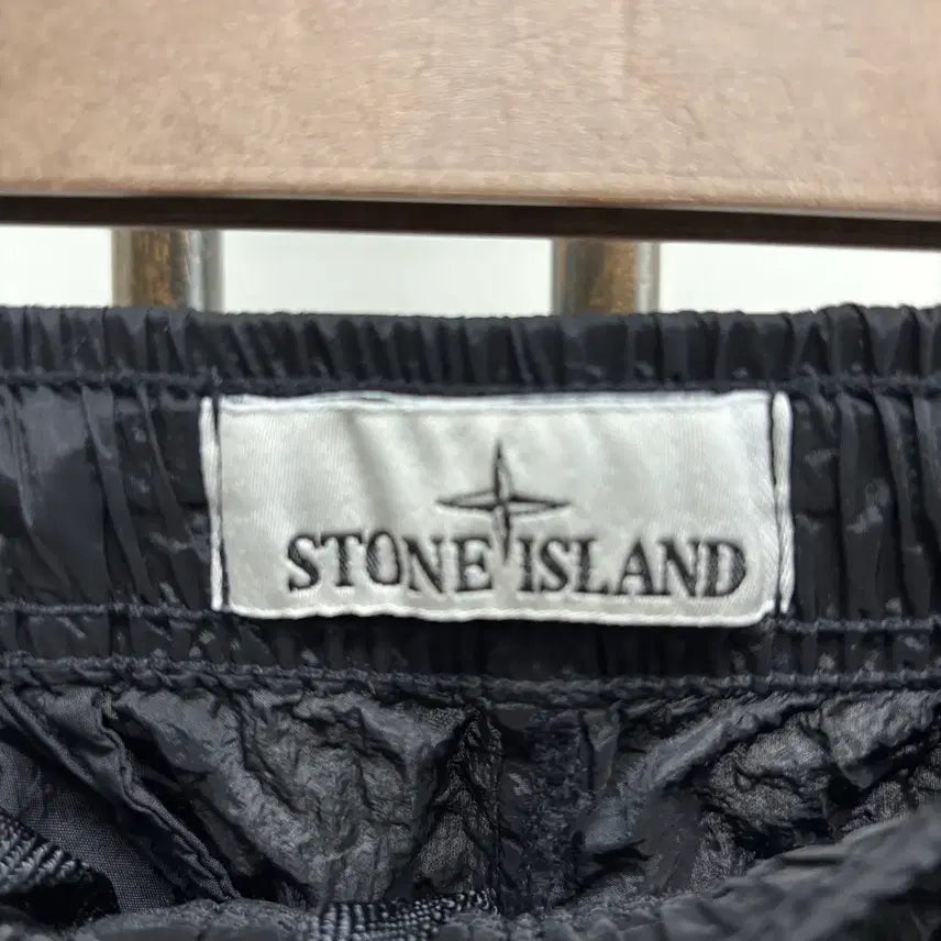 [BUNJANG] Stone Island Patch Nylon Shorts Black / [32]스톤아일랜드 와펜패치 나일론 반바지