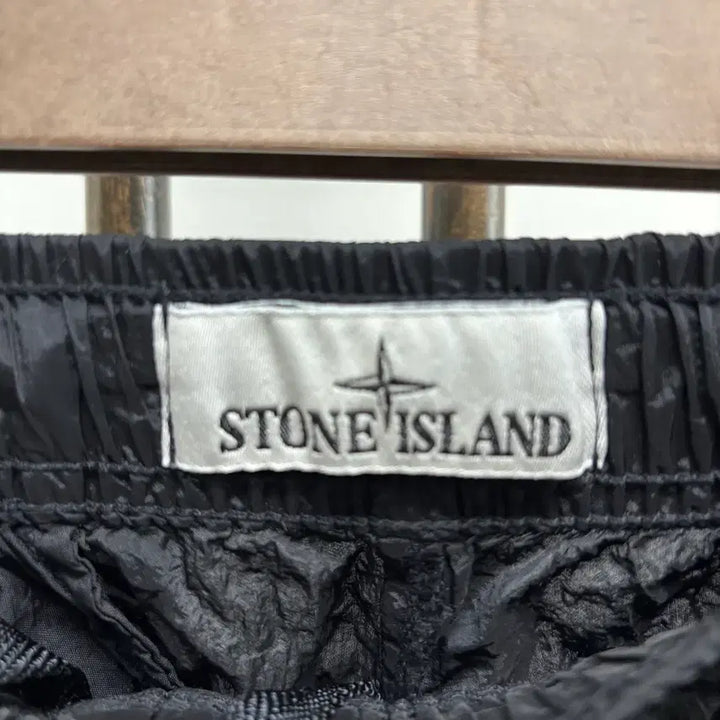 [BUNJANG] Stone Island Patch Nylon Shorts Black / [32]스톤아일랜드 와펜패치 나일론 반바지