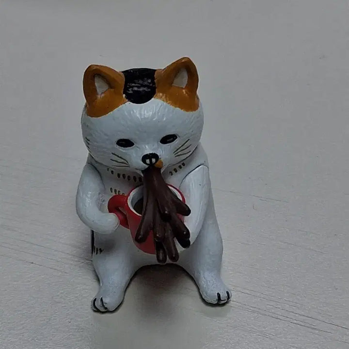 [BUNJANG] Coffee Spitting Cat Figurine / 커피 뿝는 고양이 피규어 판매합니다!
