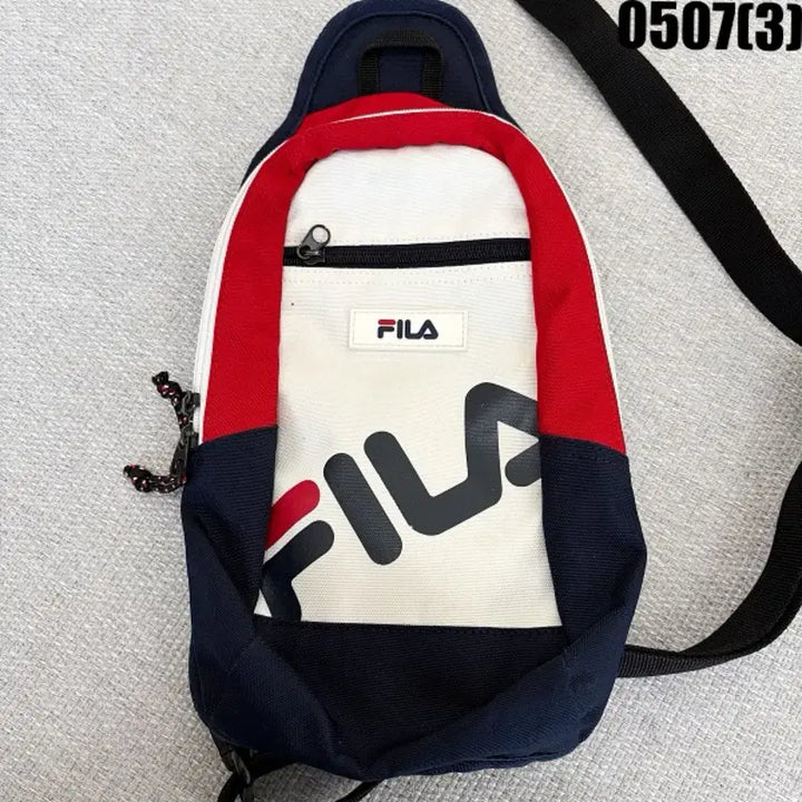[BUNJANG] FILA White Sling Bag with Navy and Red Color Block Accents / 휠라 FILA 슬링백 가방 0507