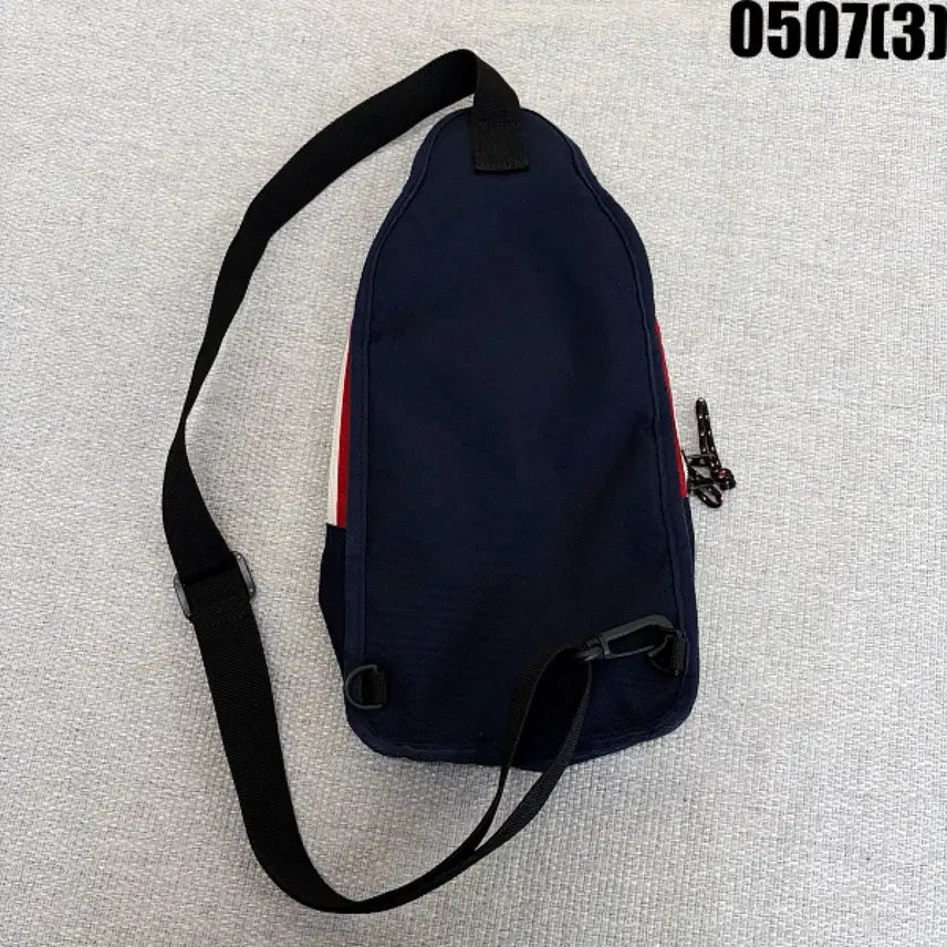 [BUNJANG] FILA White Sling Bag with Navy and Red Color Block Accents / 휠라 FILA 슬링백 가방 0507
