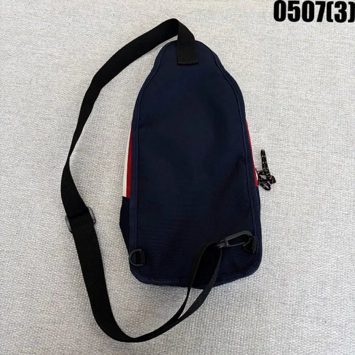 [BUNJANG] FILA White Sling Bag with Navy and Red Color Block Accents / 휠라 FILA 슬링백 가방 0507