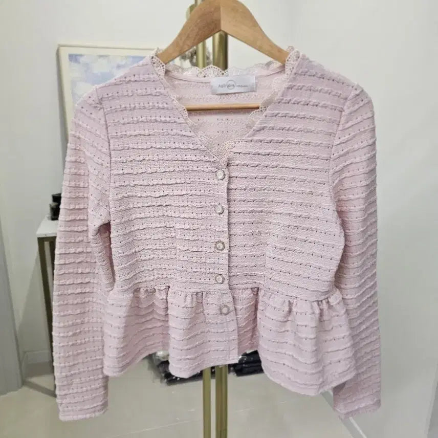 [BUNJANG] Punch Lace Flare Blouse / 펀칭 레이스 플레어 블라우스